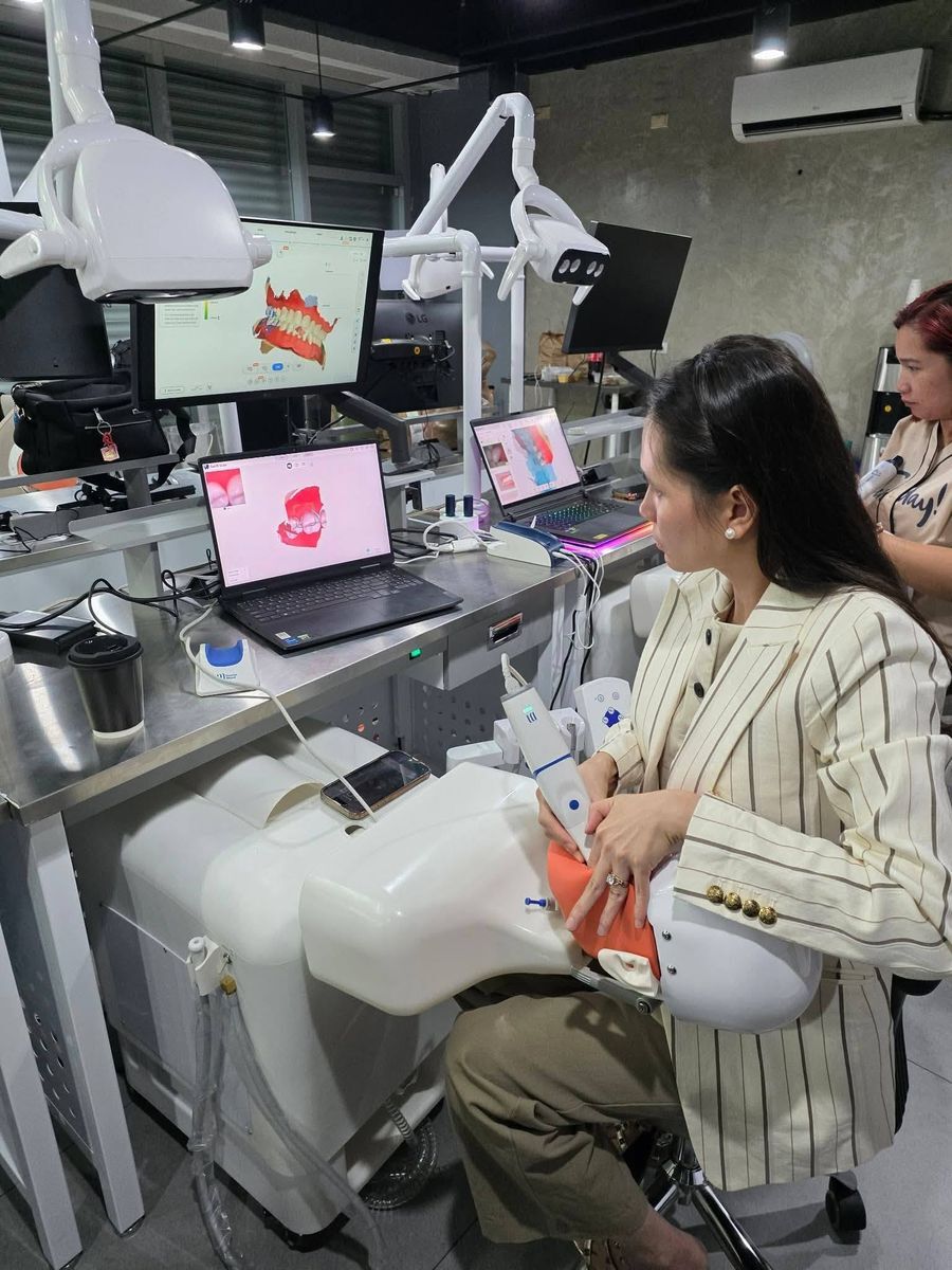 Intraoral scanner, live