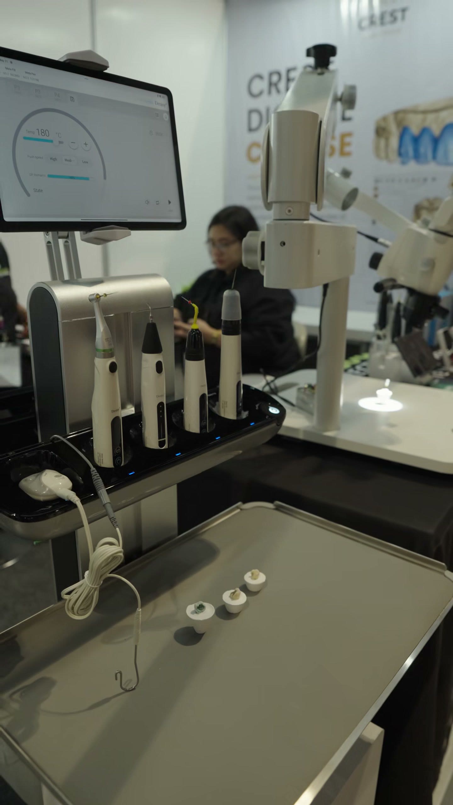 The endodontic device display with its monitor