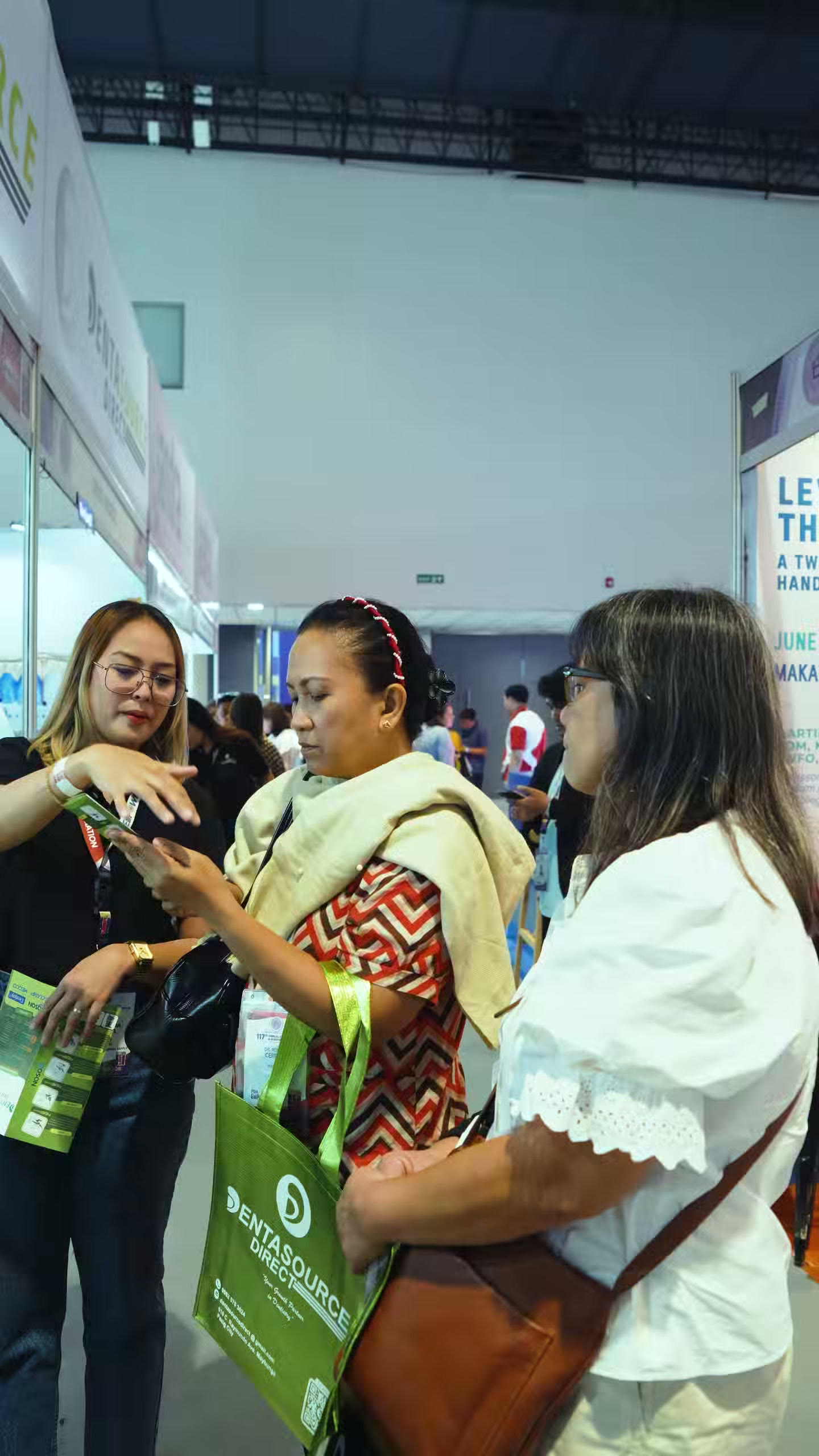 Dentists leaving the booth with DentaSource tote bags