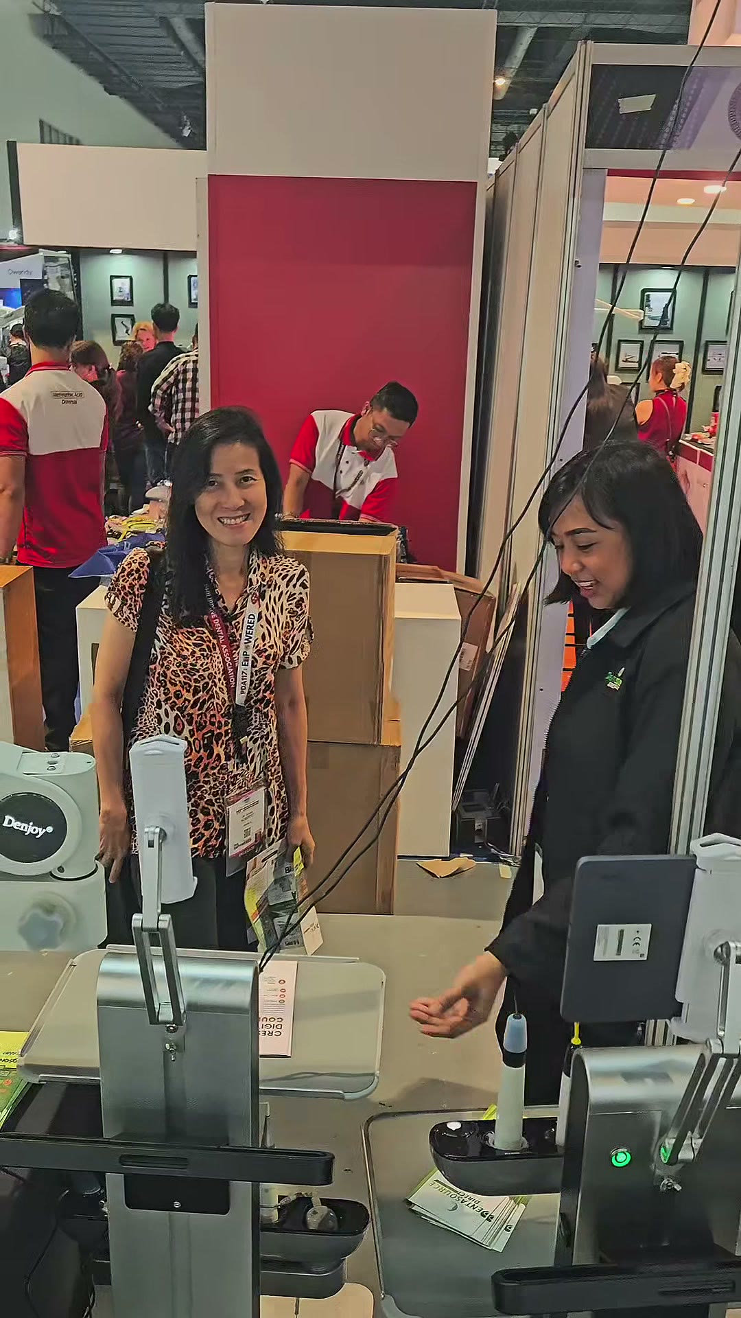 Demonstrating a Denjoy device at the booth counter