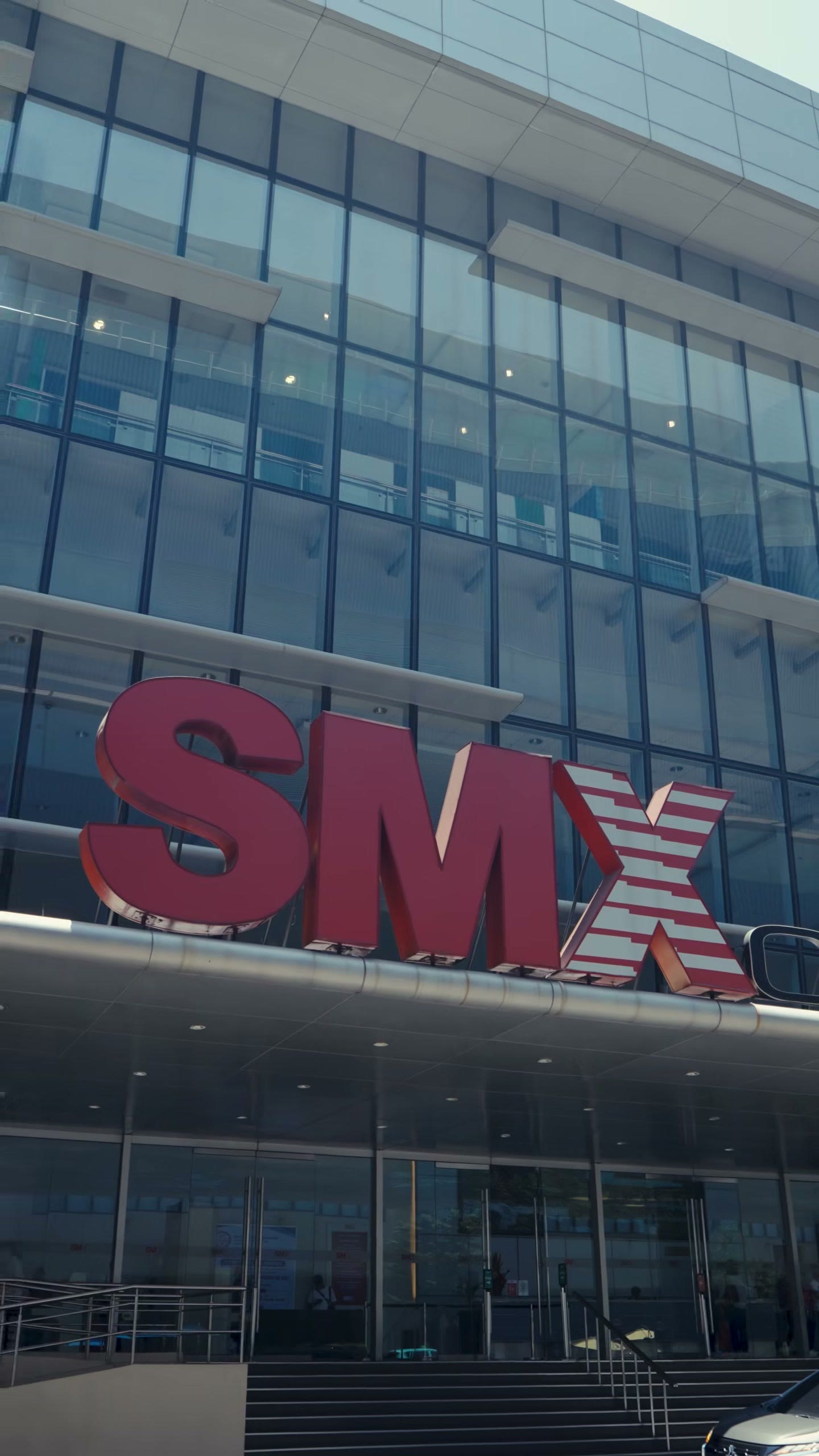 The SMX Convention Center facade at the end of the week