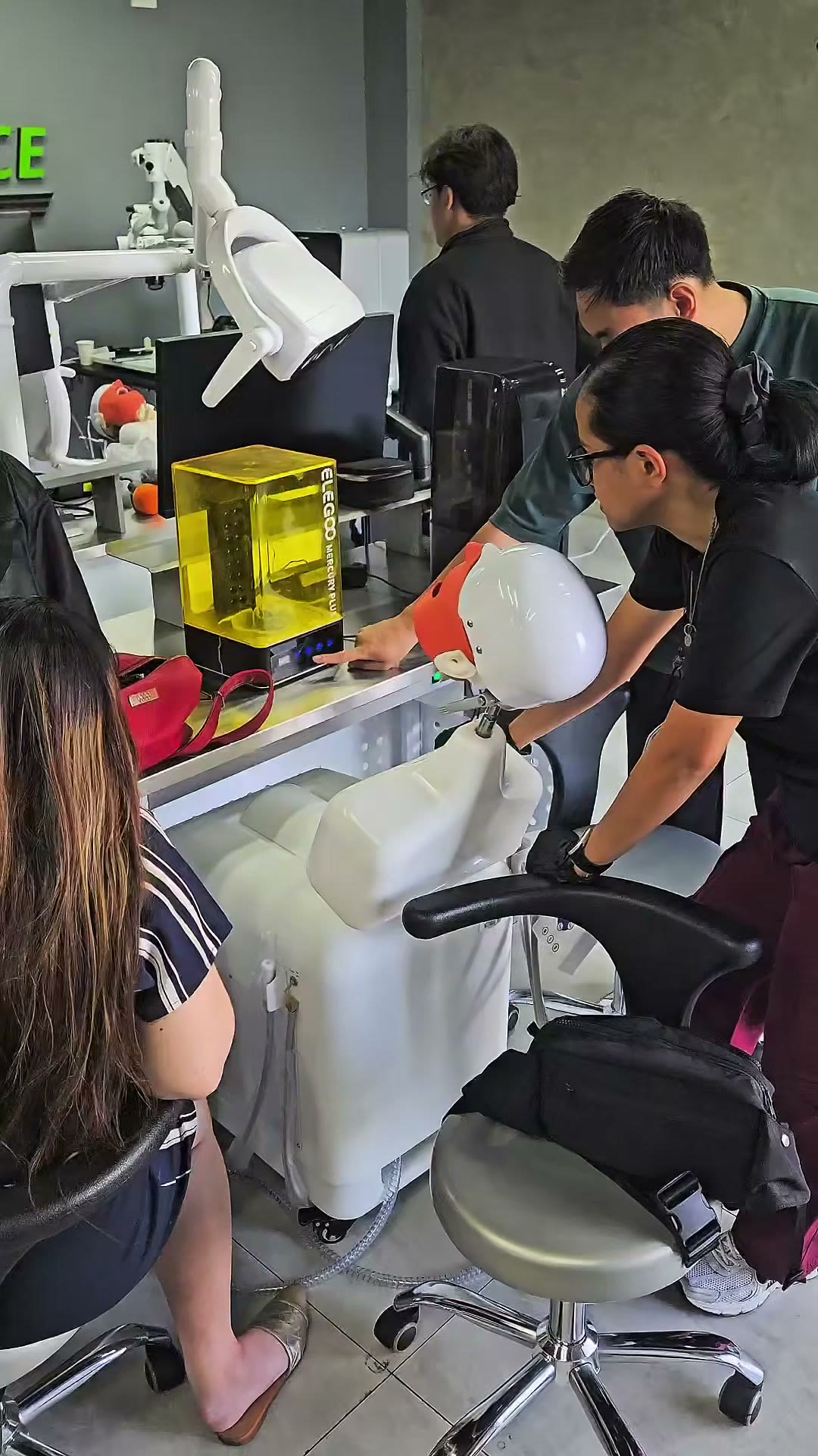 A trainee at the bench with the resin tank