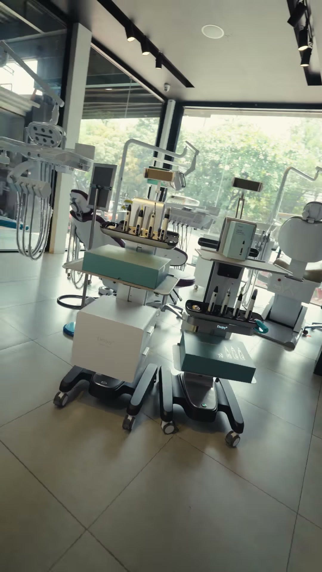 Two Meta Endo Pro carts side by side in the showroom