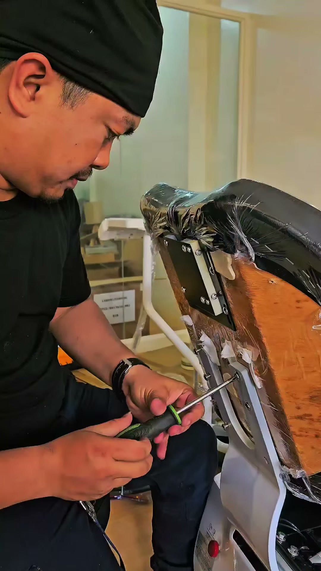Fastening the backrest frame to the chair