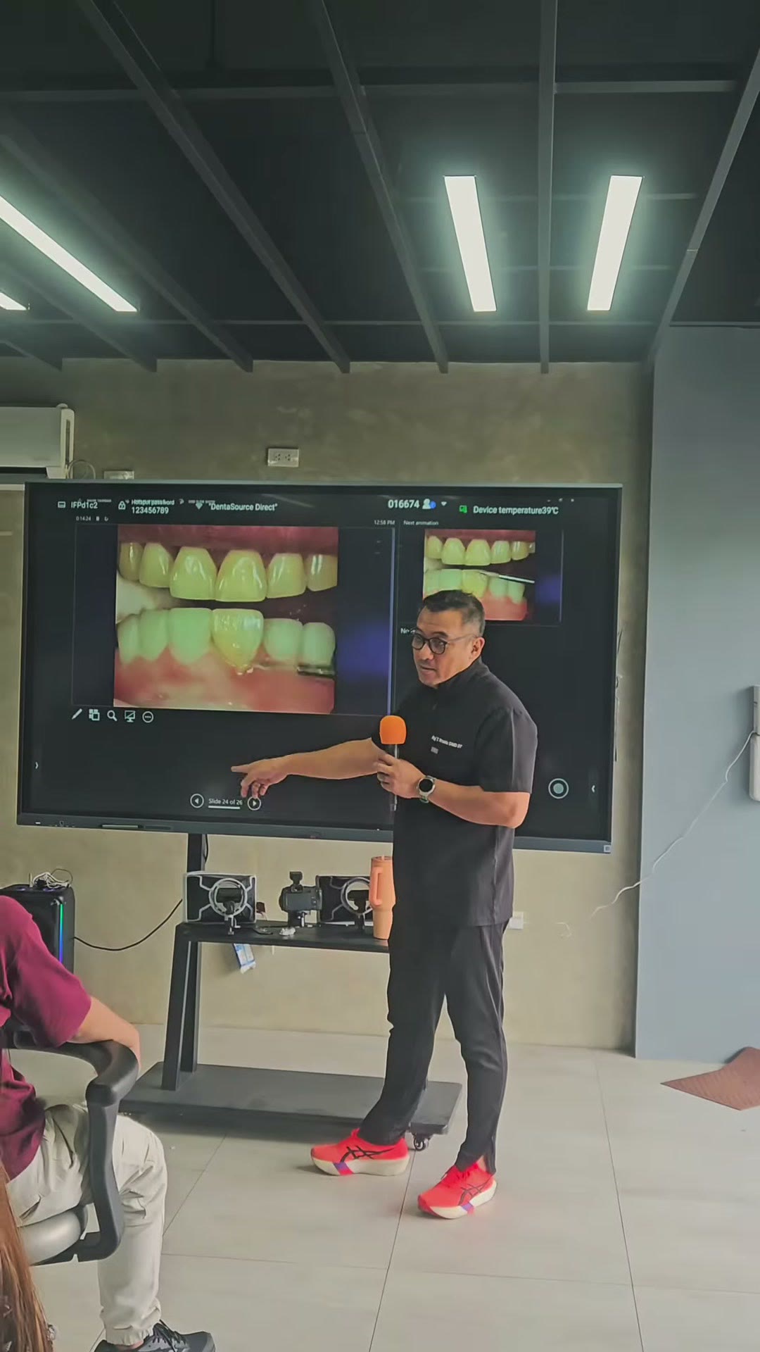 Presenting intraoral photographs on the training room screen