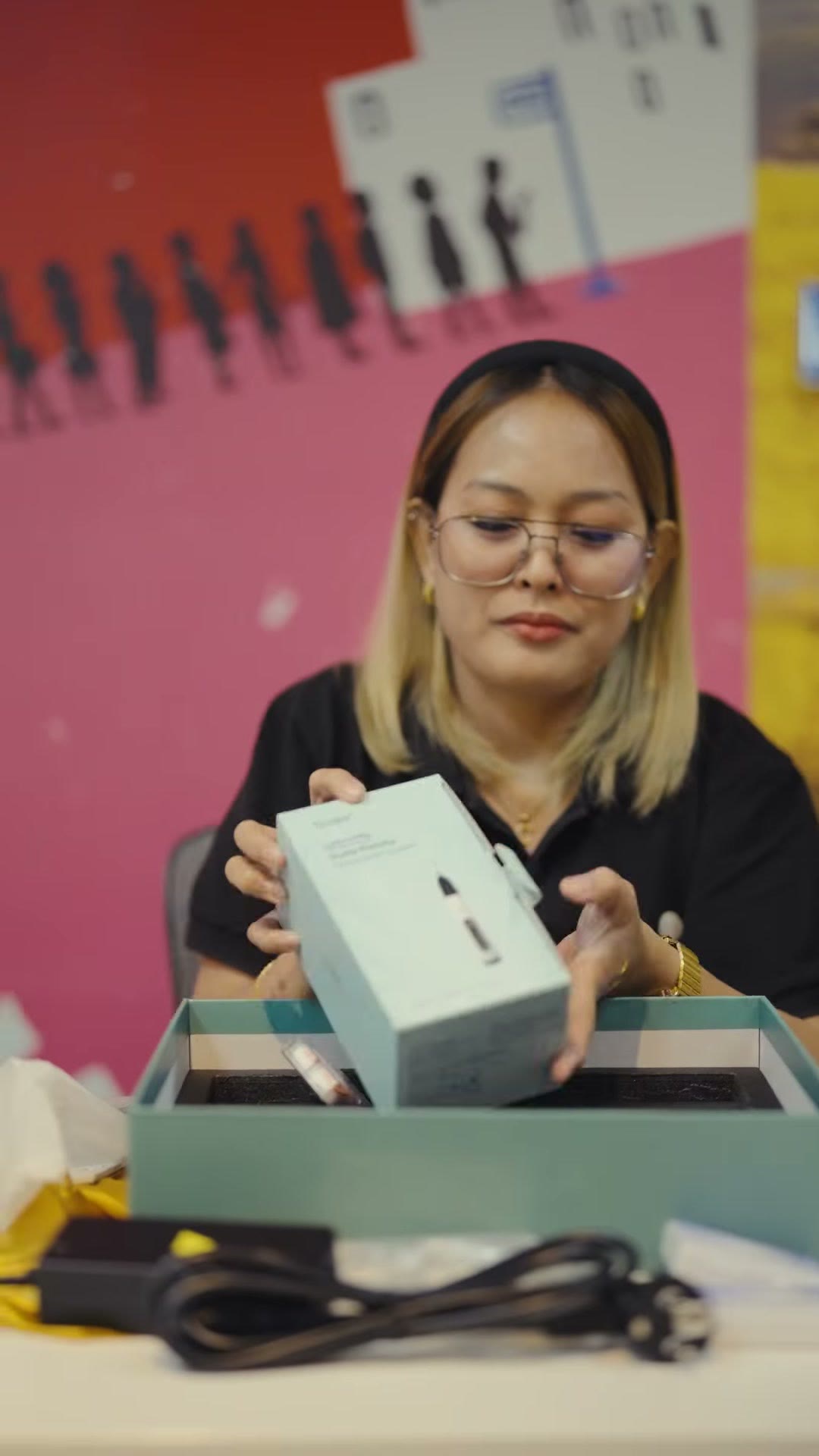 Lifting the sealed inner carton out of the box