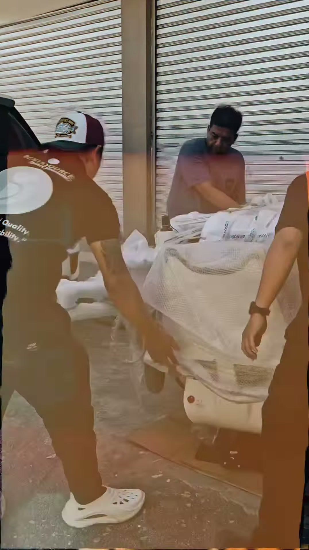 Carrying the wrapped ROSON A3L chair into the clinic