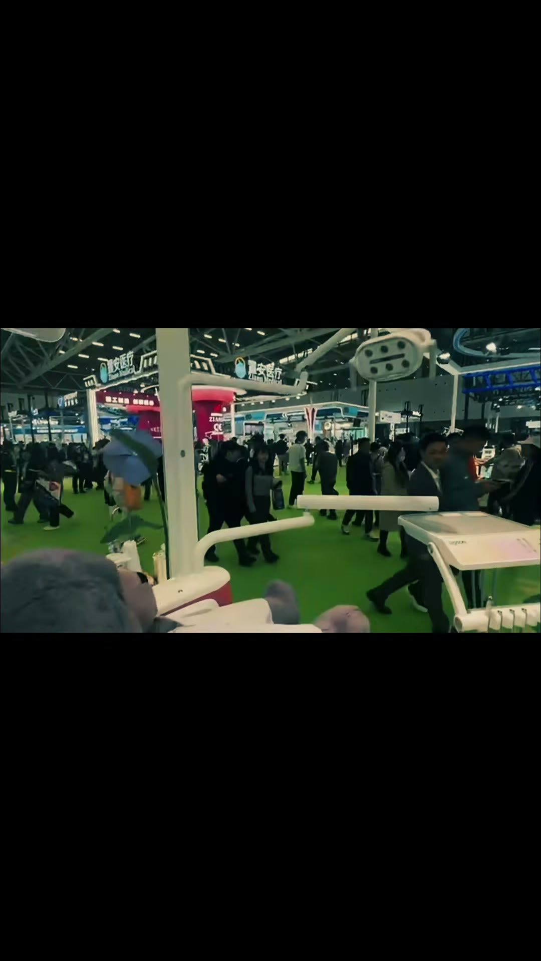 Visitors crowding the ROSON stand at Dental South China