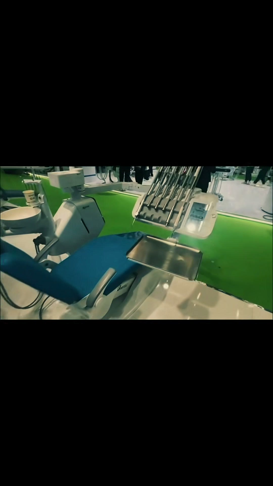 A close look at the ROSON delivery unit and instrument holders