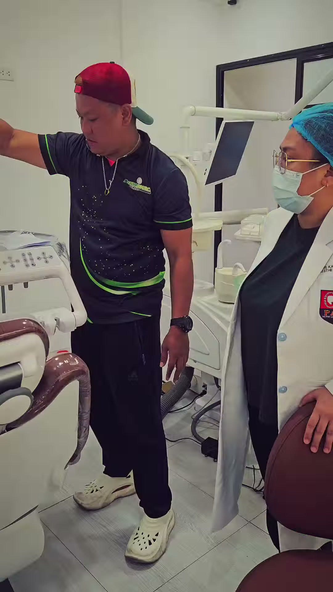 Our technician with the dentist at the assembled DX-A3 chair
