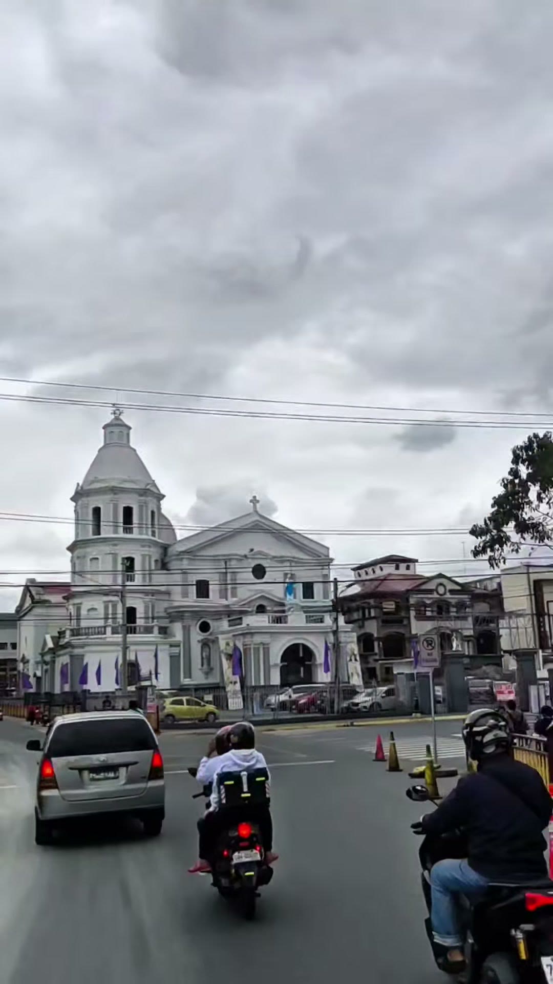 The San Fernando cathedral on the drive into Pampanga