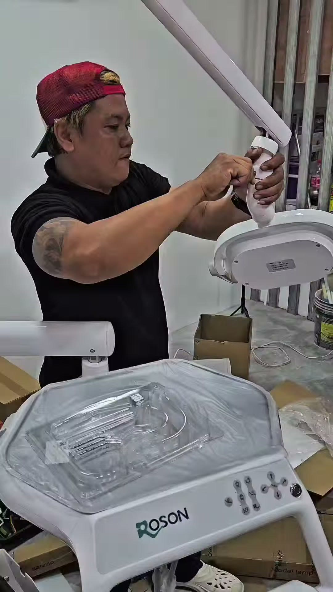 Attaching the light head to the mounted arm