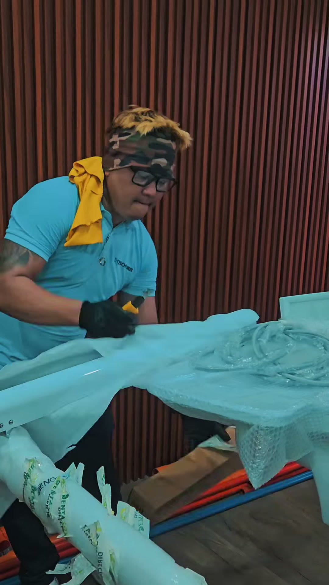 Unwrapping the delivery unit on the bench